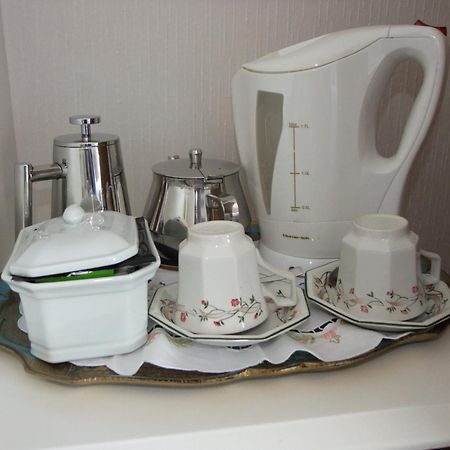 Erw-Lon Farm Bed and Breakfast Pontfaen Rum bild